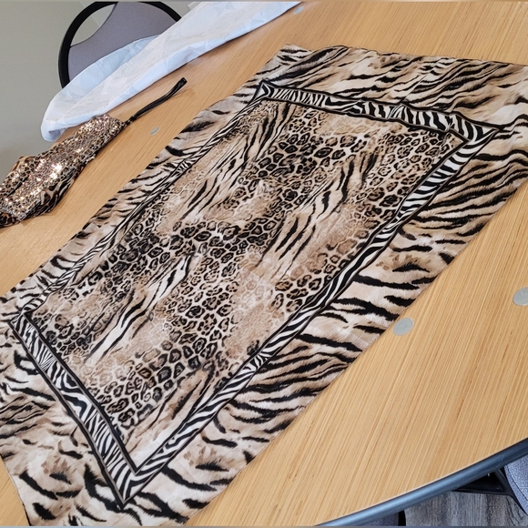 Animal print square scarf - Picture 2 of 6